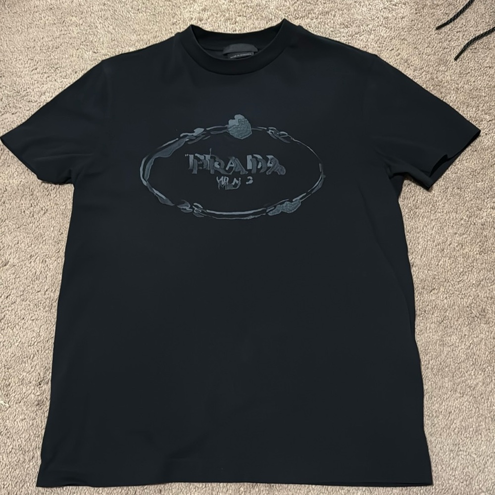 Prada - Picture 1 of 5